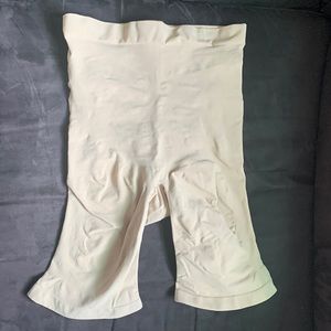 SKIMS SCULPTING SHORT MID THIGH W/ OPEN GUSSET | CLAY